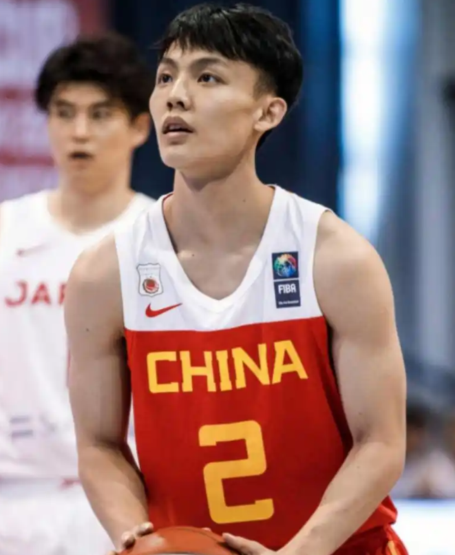 FB体育-官宣！中国男篮大名单出炉，广东三人入选，周琦缺席，庞峥麟惊喜